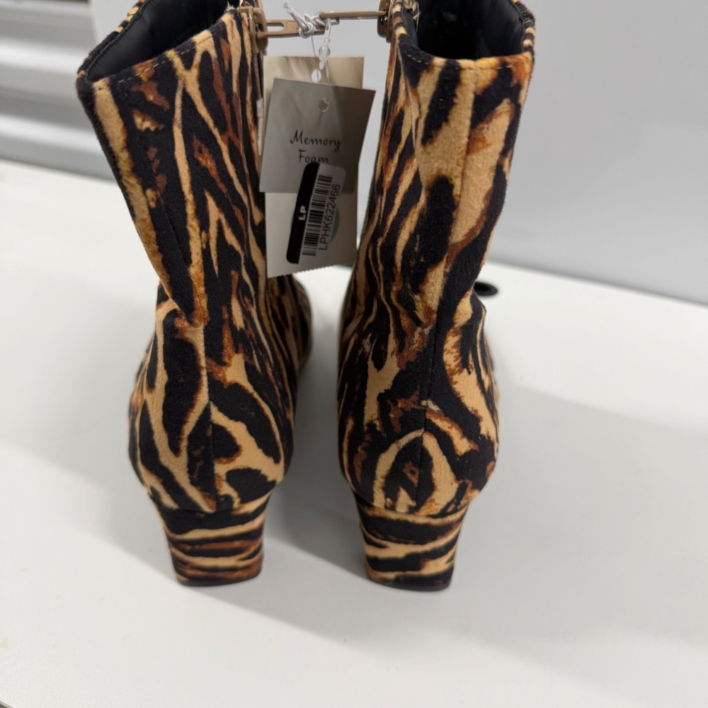 A New Day Women Tigris Ankle Boots Brown Tiger Print Pointed Toe Low Heel 8.5 - Picture 6 of 8